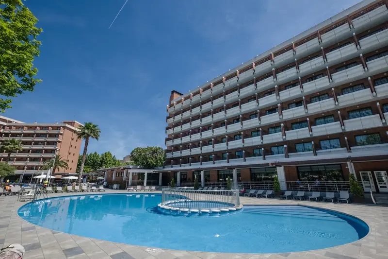 California Garden Hotel gallery image 11