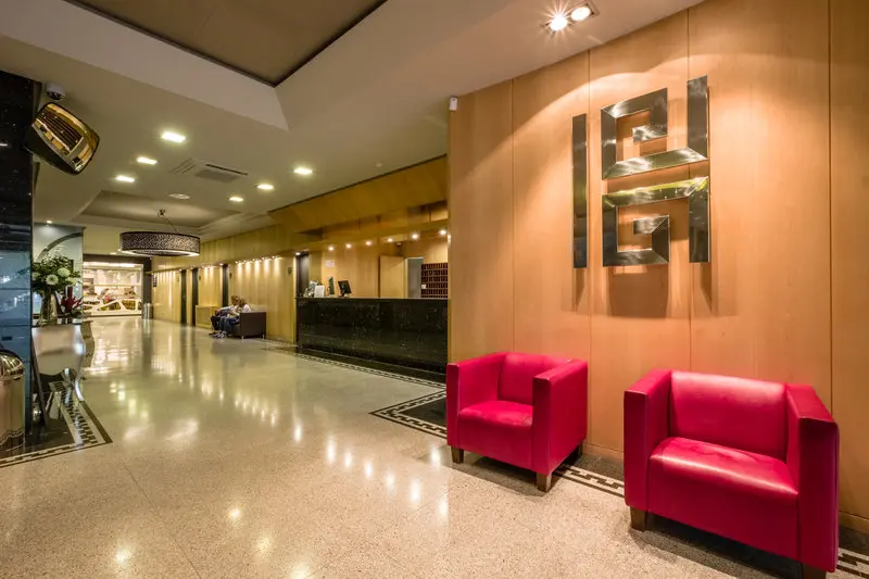 California Garden Hotel gallery image 21