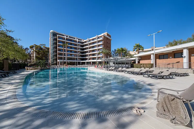 California Garden Hotel gallery image 5