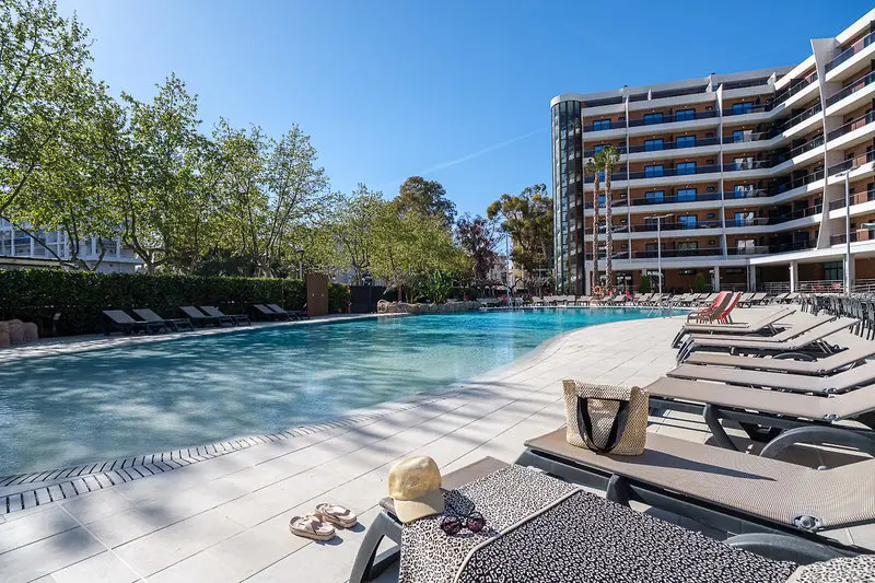 California Garden Hotel gallery image 7