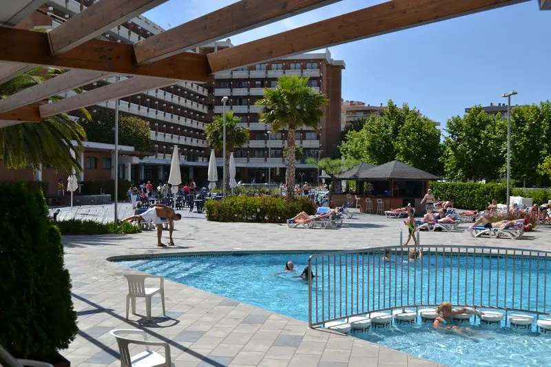 California Garden Hotel gallery image 1