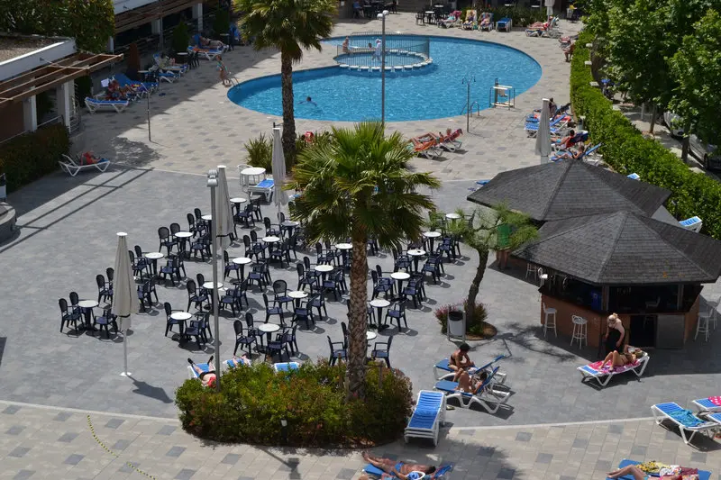 California Garden Hotel gallery image 3