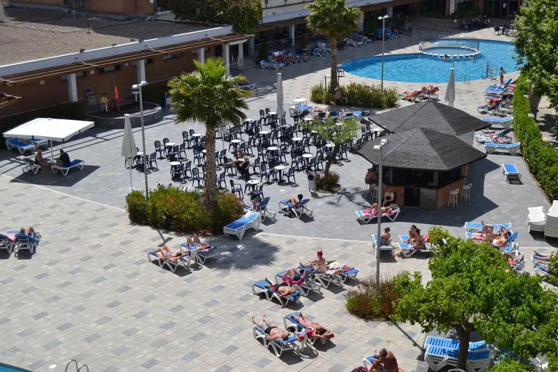 California Garden Hotel gallery image 4