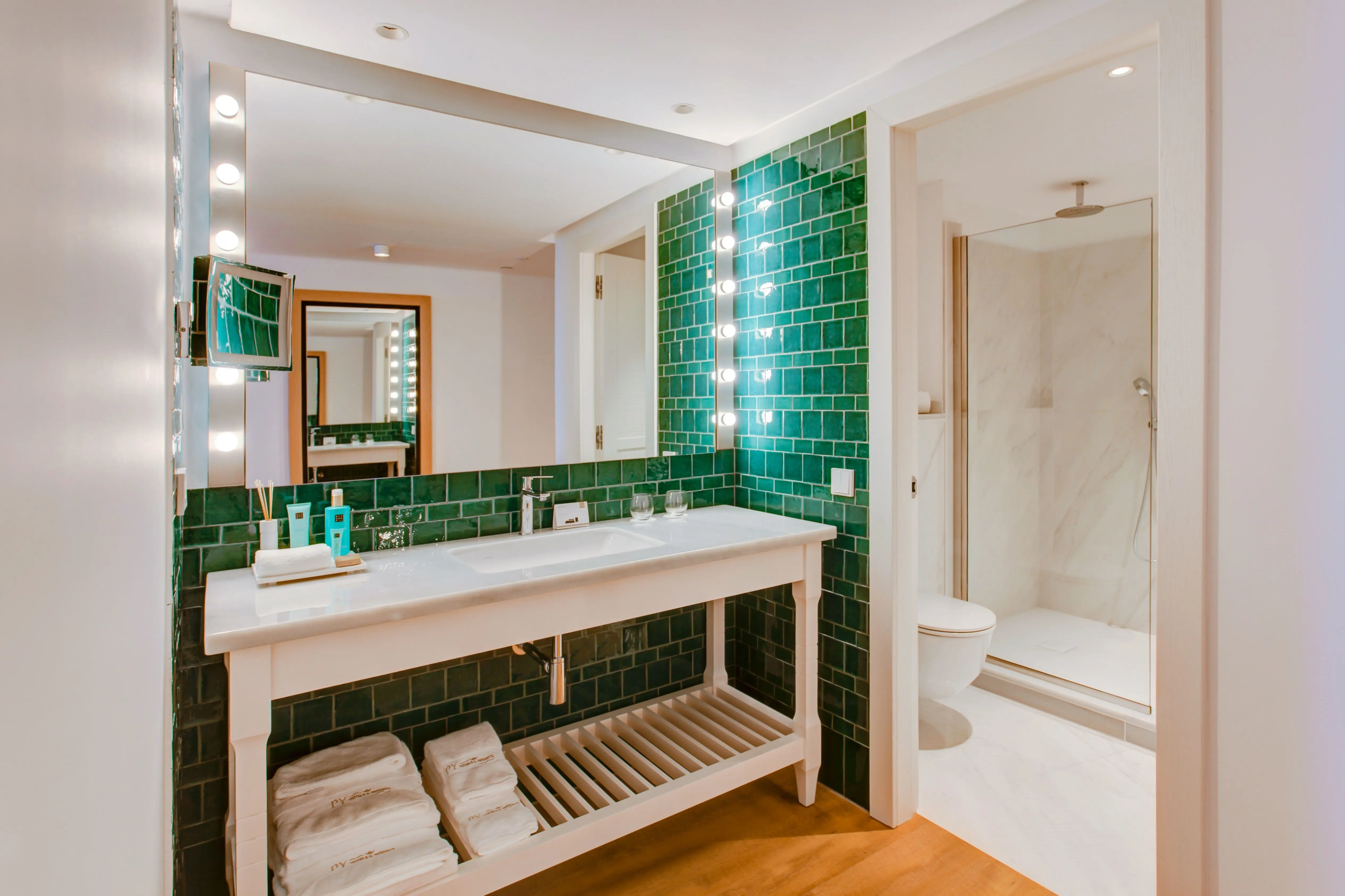 Fariones Hotel gallery image 12