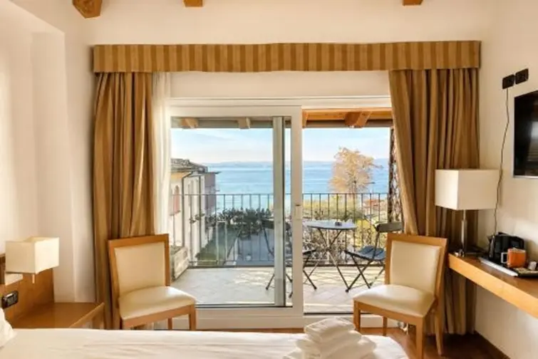 Mavino Hotel