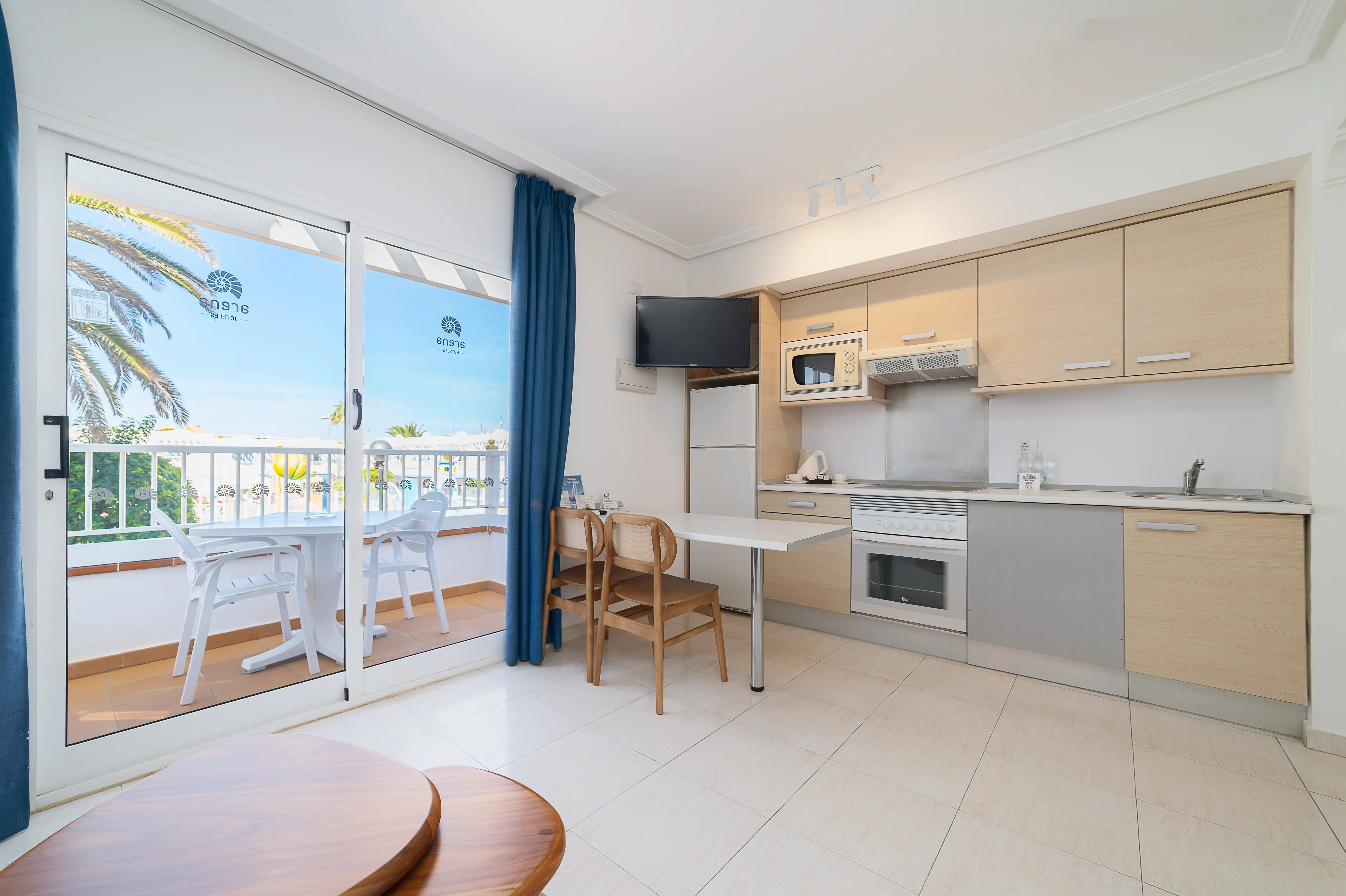Arena Beach Hotel gallery image 1