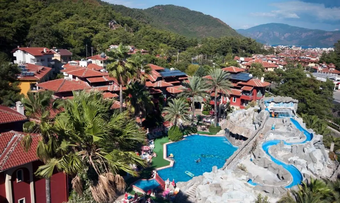 Grand Aquarium Hotel