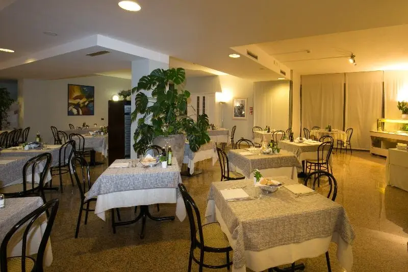 Alfieri Hotel gallery image 2