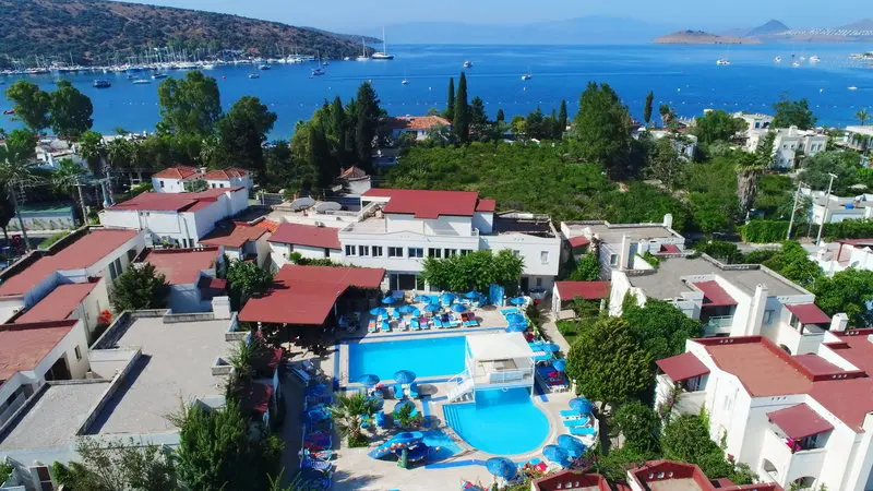Summer Garden Suites and Beach Hotel gallery image 1