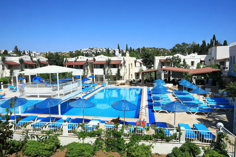 Summer Garden Suites and Beach Hotel gallery image 2