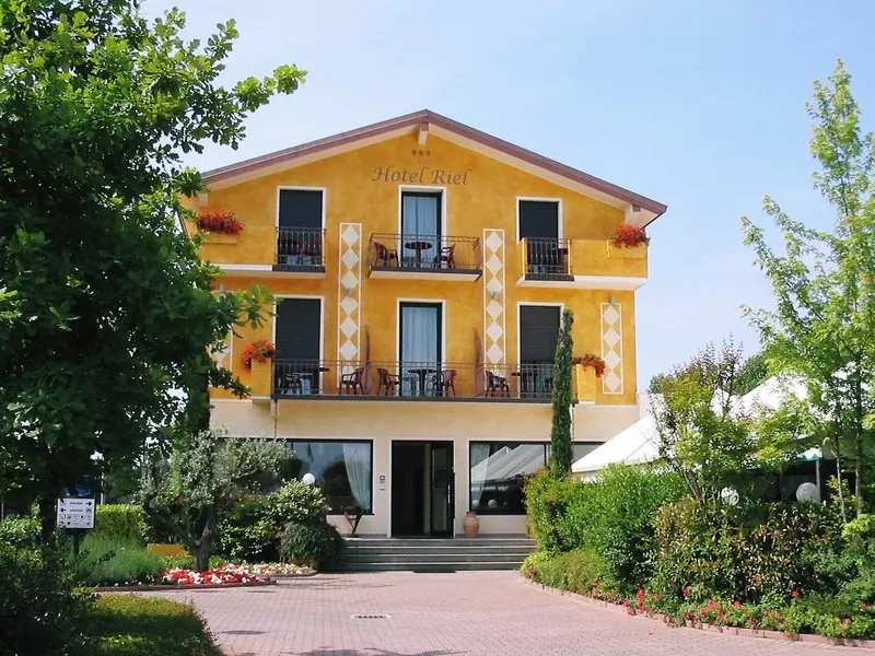 Hotel Riel gallery image 1