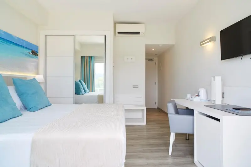 Invisa Hotel es Pla gallery image 7