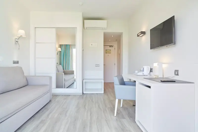 Invisa Hotel es Pla gallery image 11