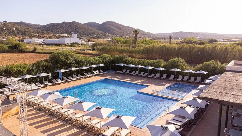 Invisa Hotel es Pla gallery image 2