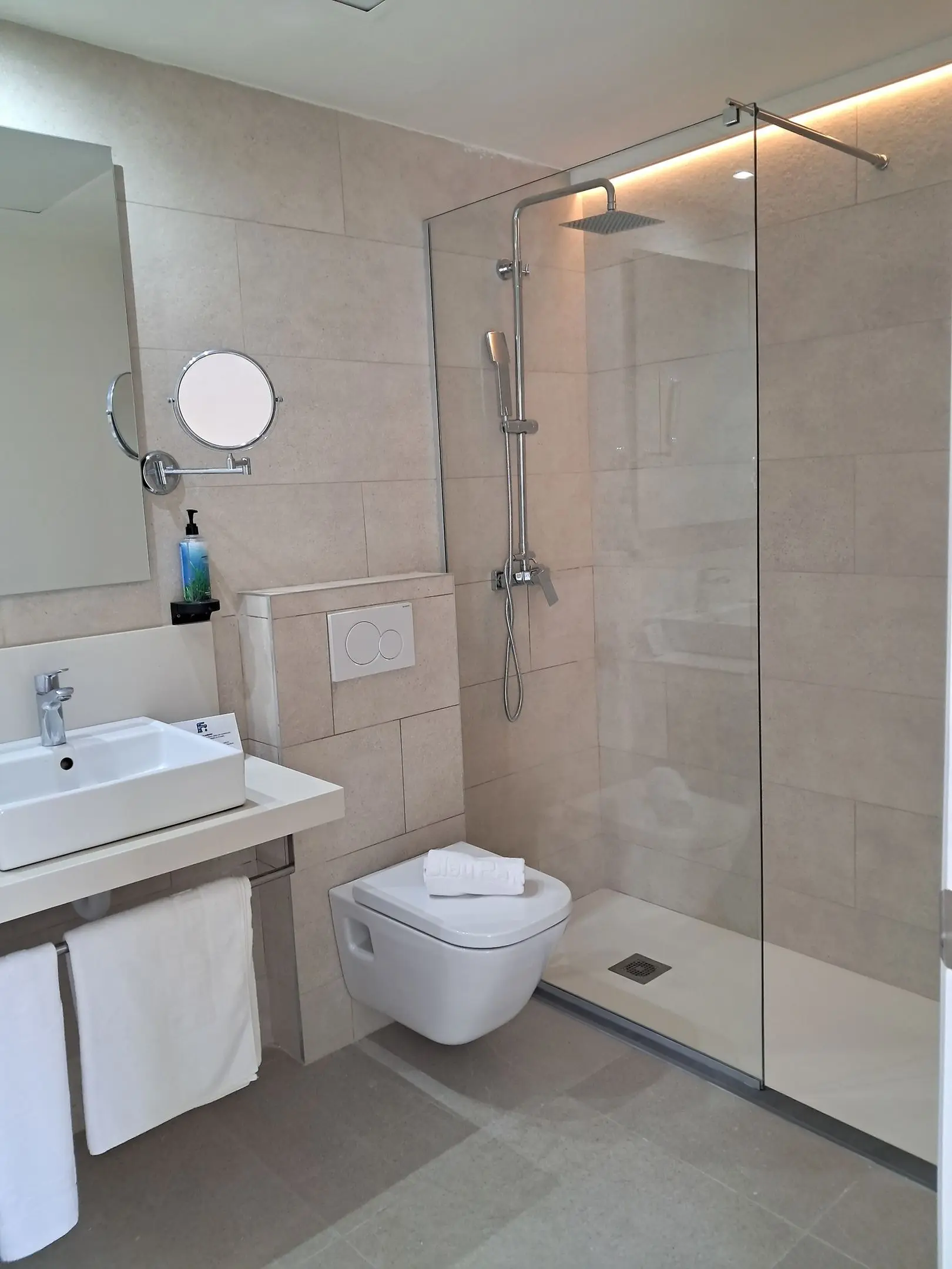 El Pinar Apartments gallery image 15
