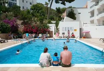 El Pinar Apartments