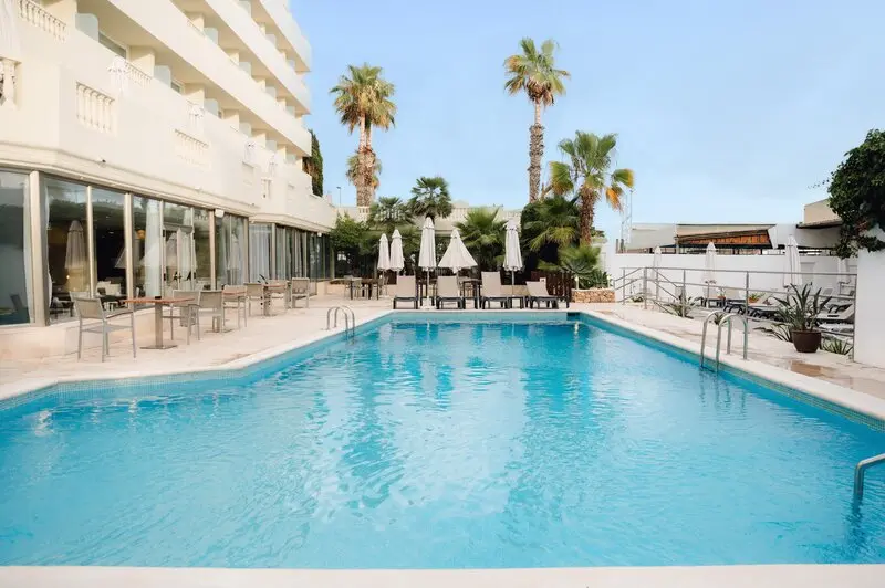 Fergus Paraiso Beach Hotel