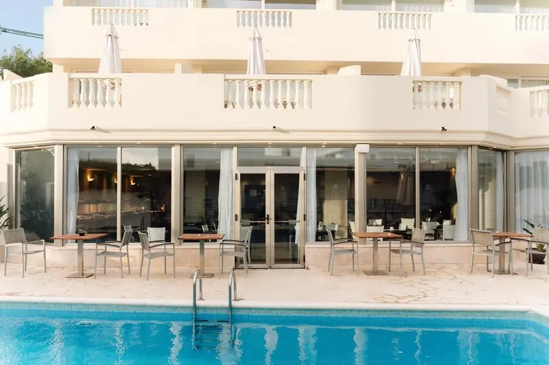 Fergus Paraiso Beach Hotel gallery image 2