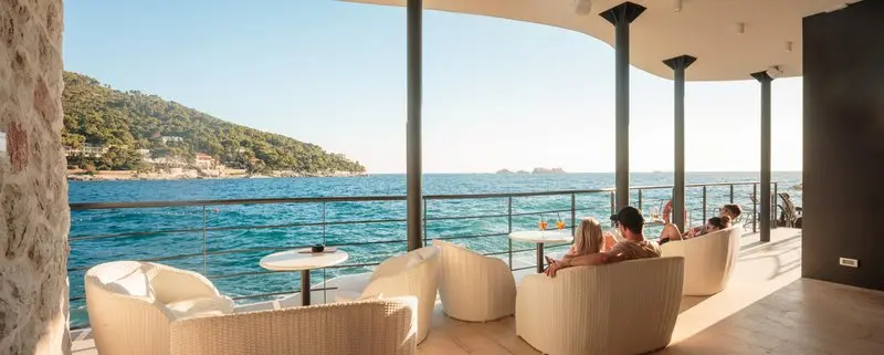 More Hotel gallery image 23