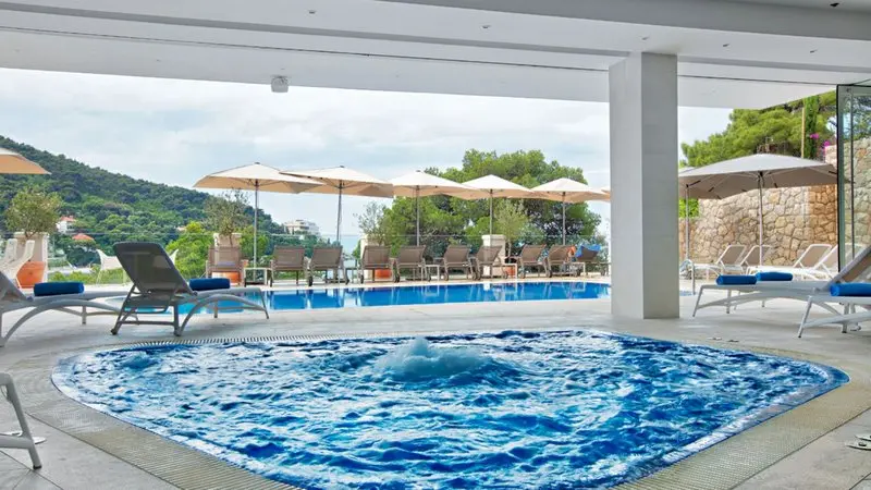 More Hotel gallery image 1