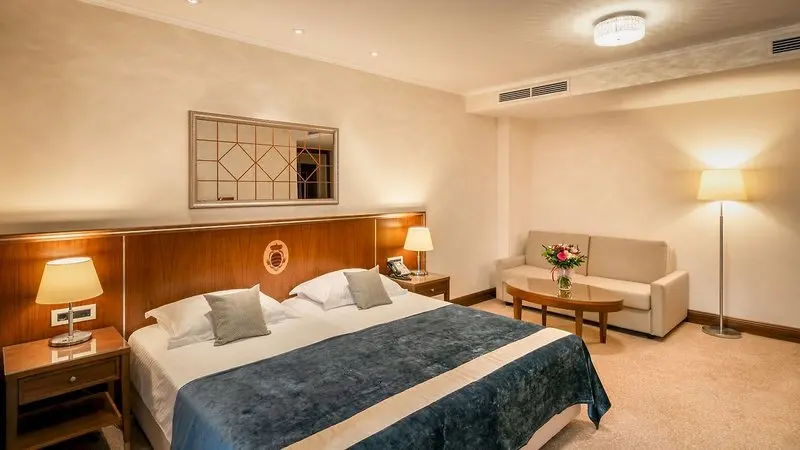 More Hotel gallery image 12