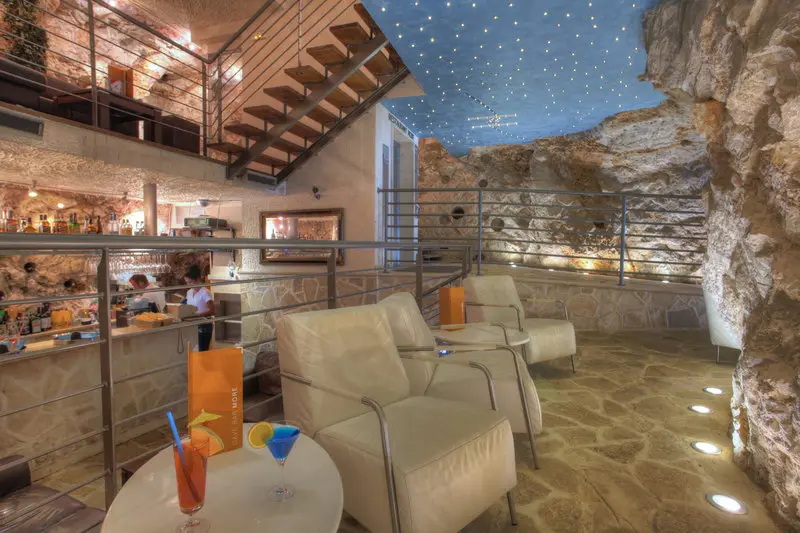More Hotel gallery image 20