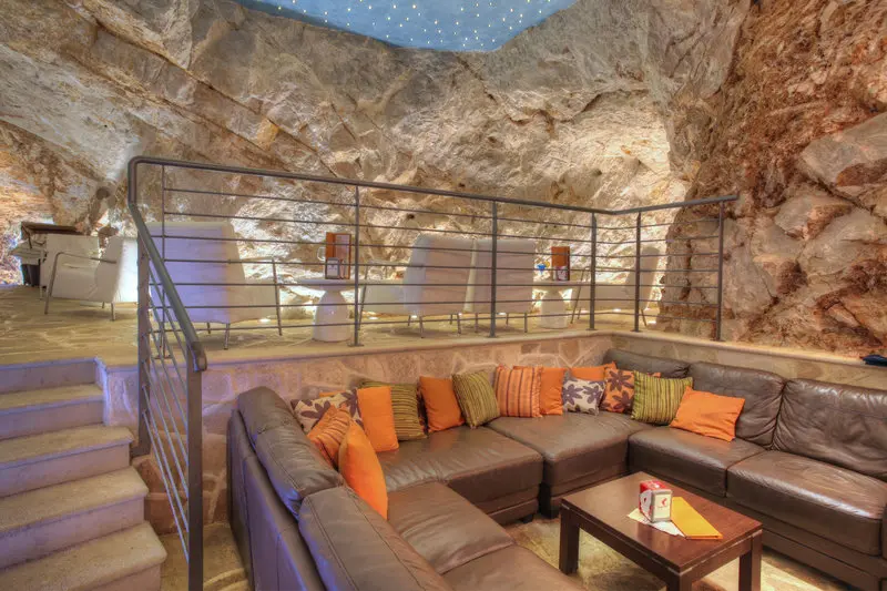 More Hotel gallery image 21
