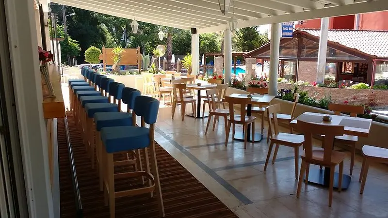 Dominoes Hotel gallery image 16