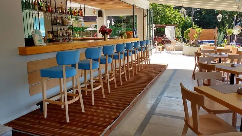 Dominoes Hotel gallery image 18