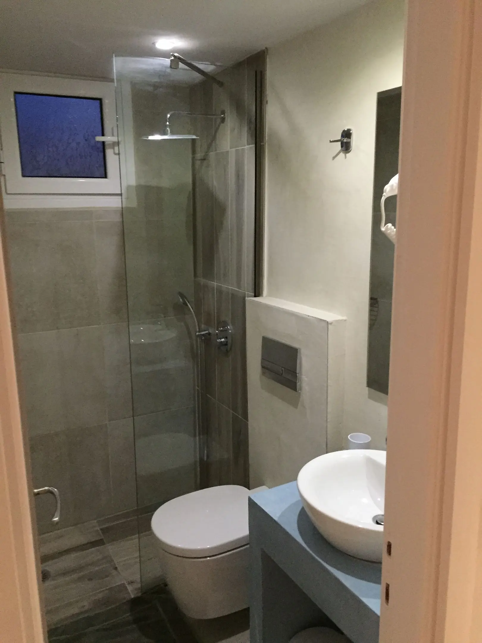 Dominoes Hotel gallery image 11