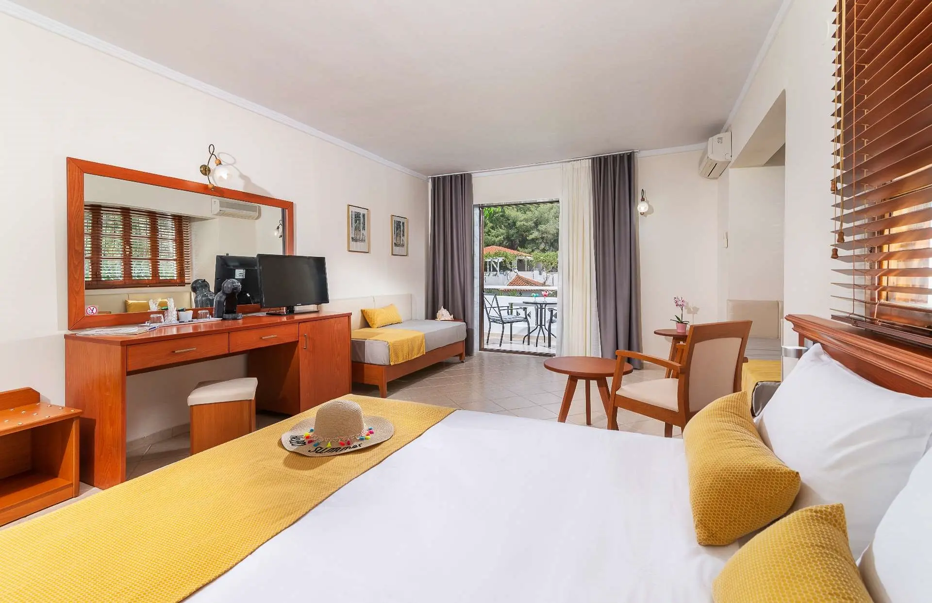 Porfi Beach Hotel gallery image 3