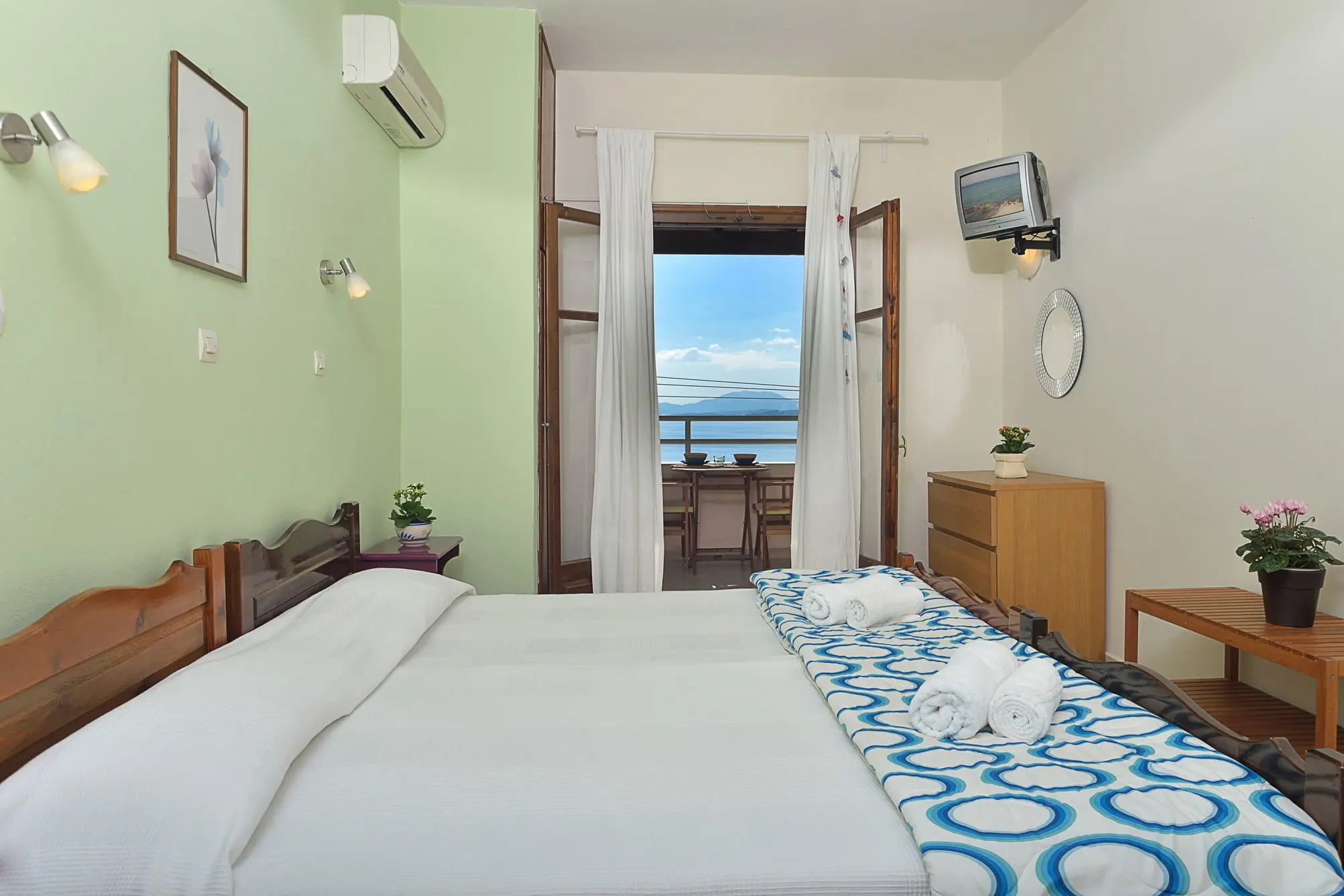 Captain's Apartments Barbati gallery image 4