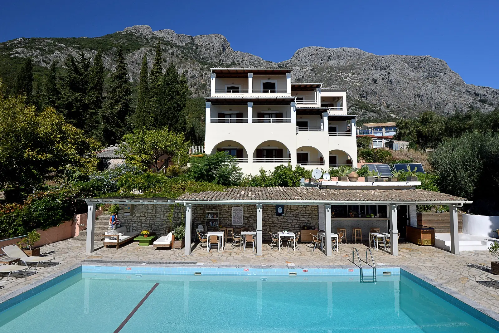 Captain's Apartments Barbati