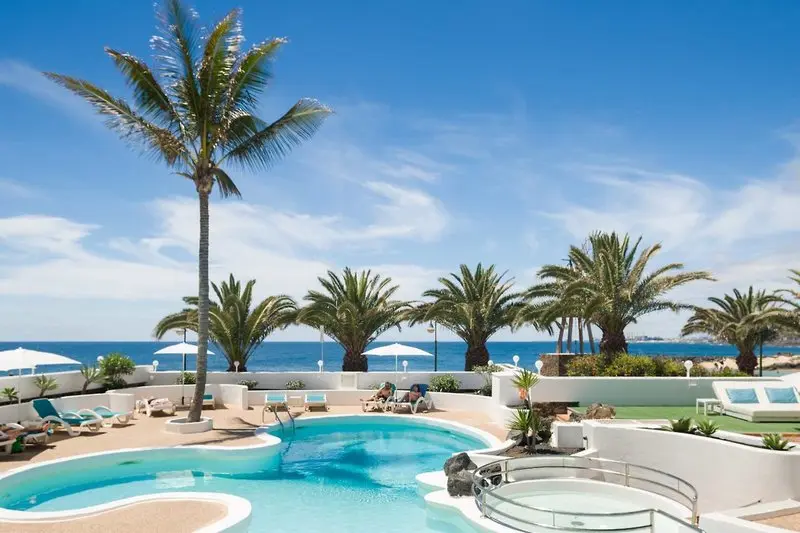 Neptuno Suites gallery image 2