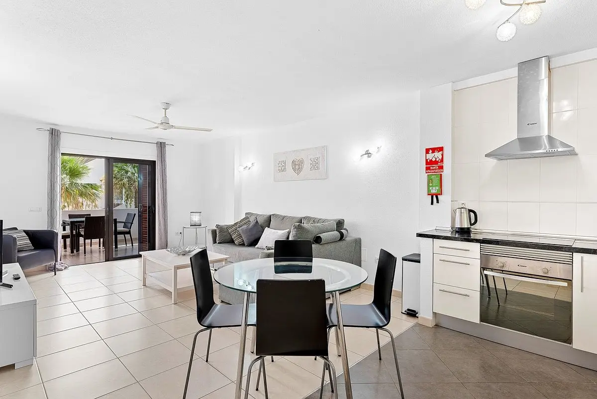 Paloma Beach Apartments gallery image 19