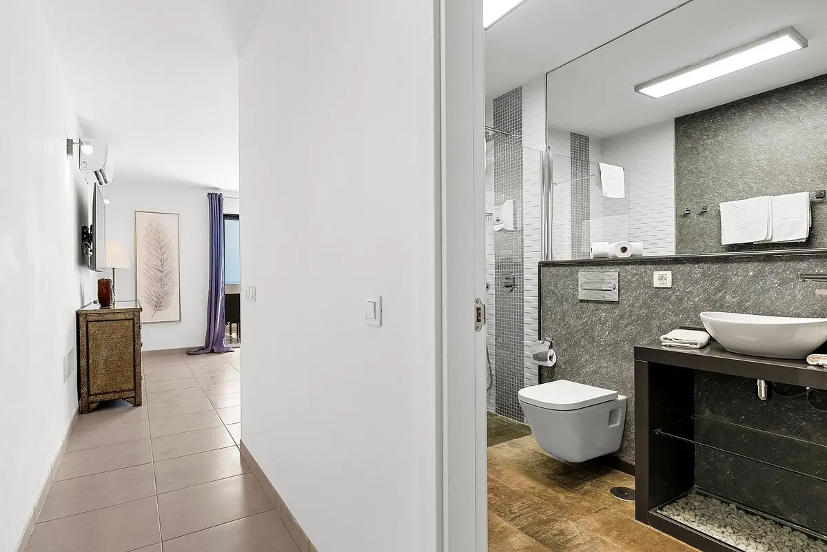 Paloma Beach Apartments gallery image 9