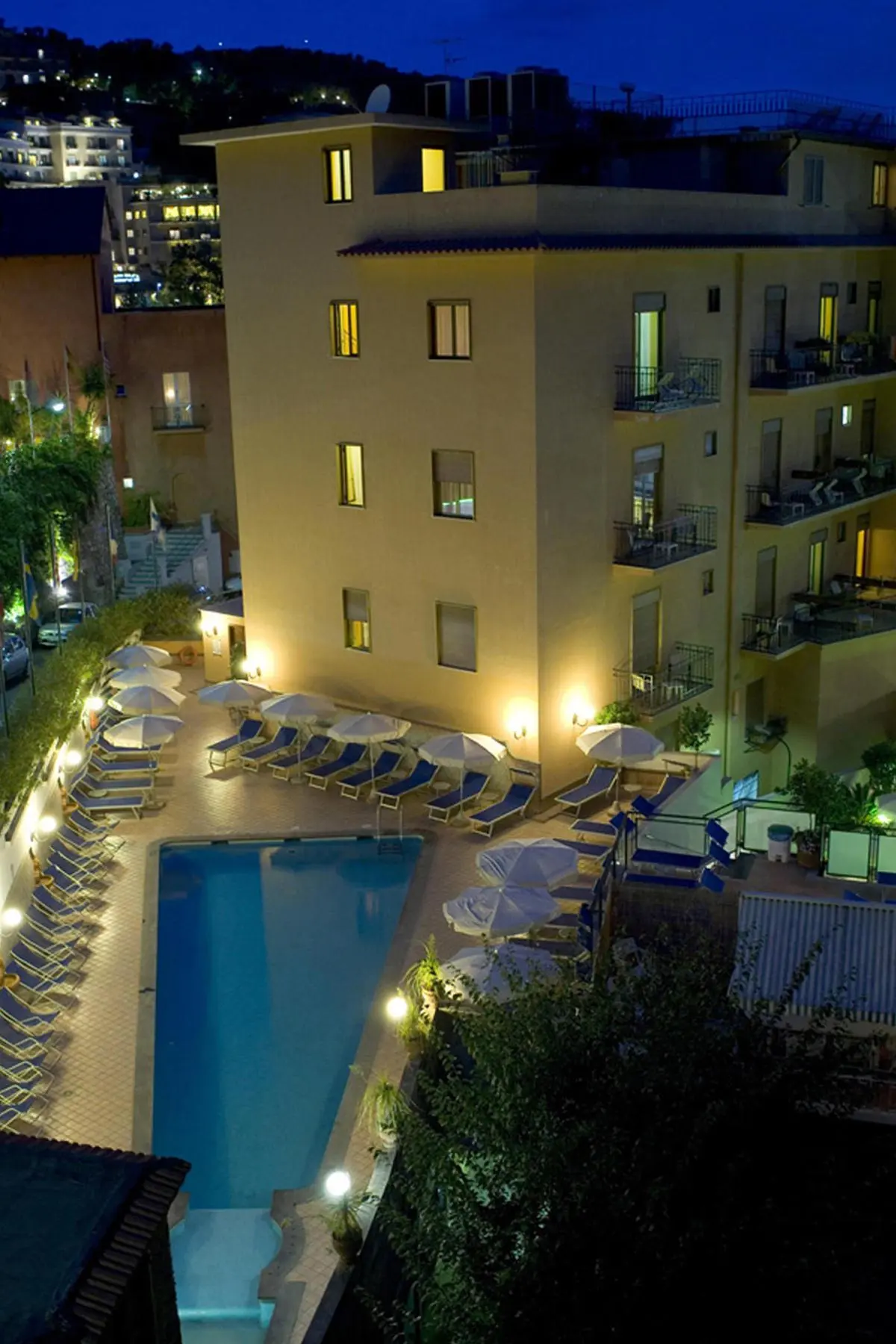 Ascot Hotel