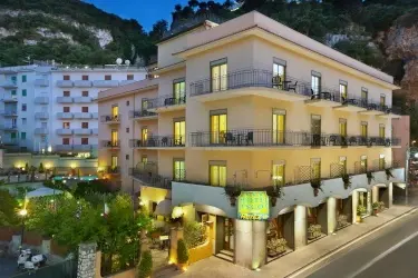 Ascot Hotel