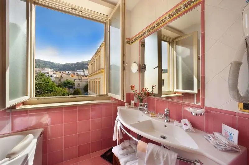 Continental Hotel gallery image 15