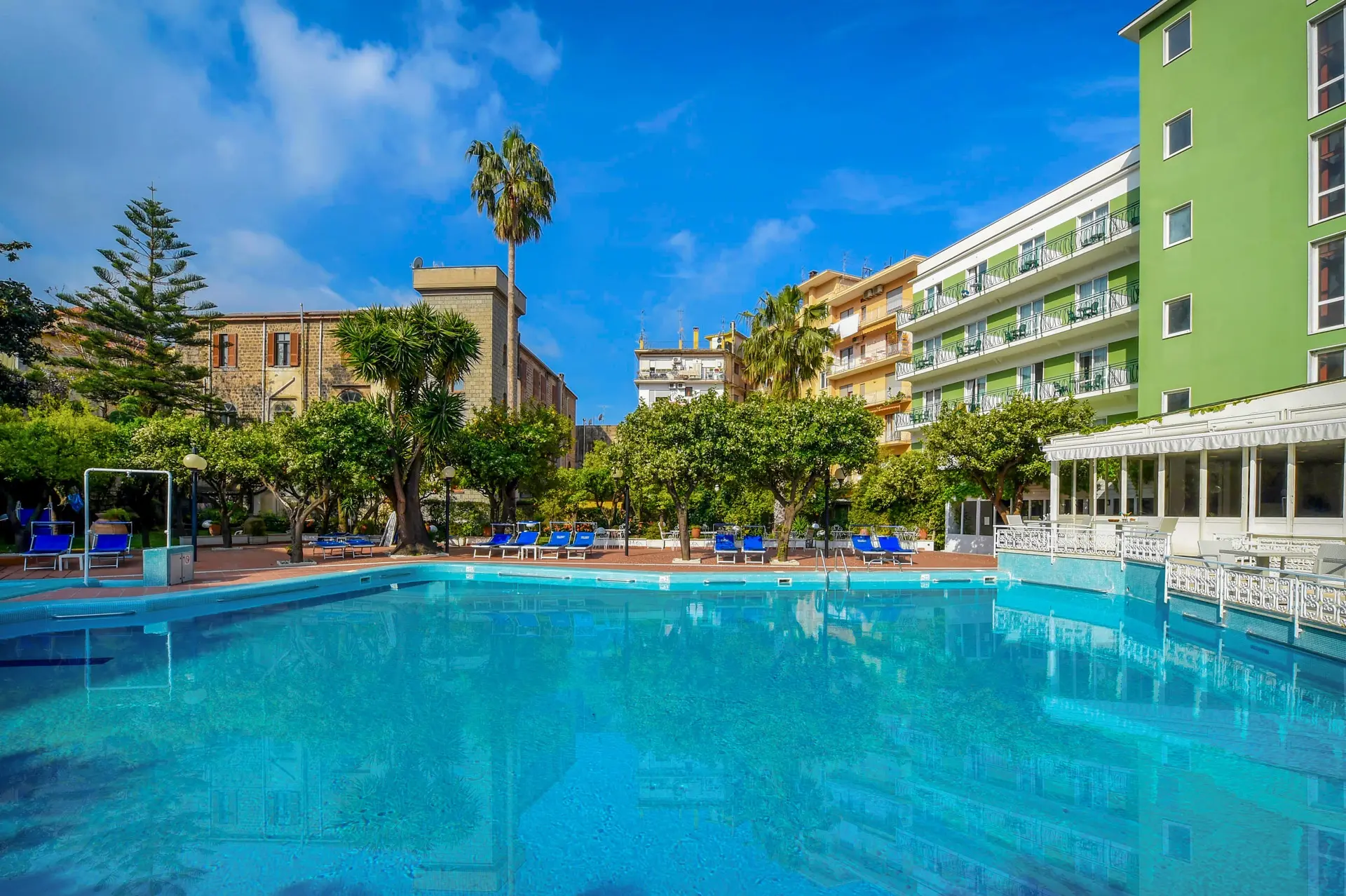 Carlton Hotel