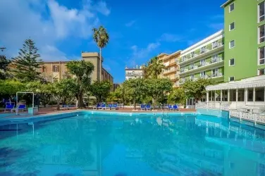 Carlton Hotel