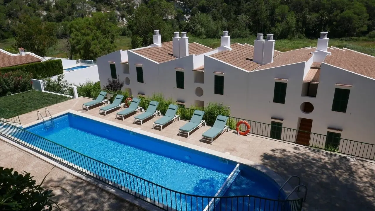 Desmais Apartments