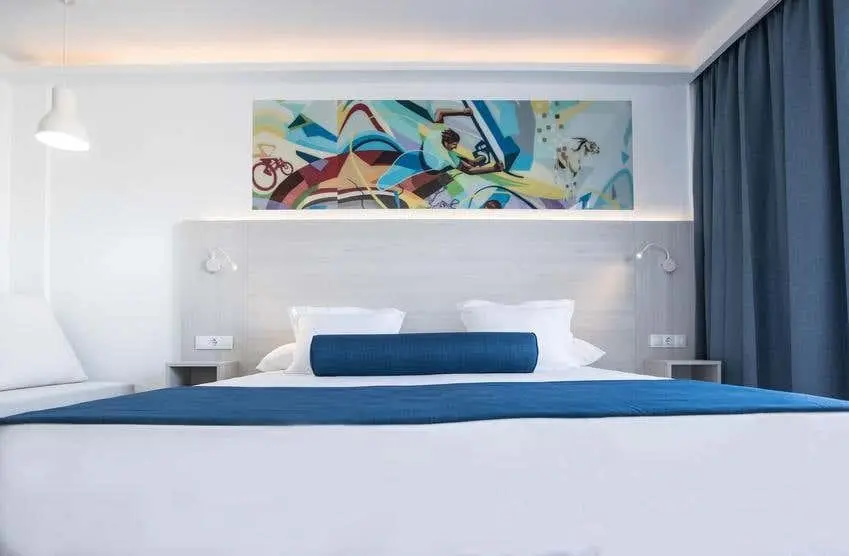 Surfing Colours Apartments gallery image 5
