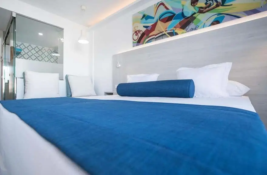 Surfing Colours Apartments gallery image 6