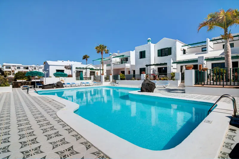 Las Acacias Apartments