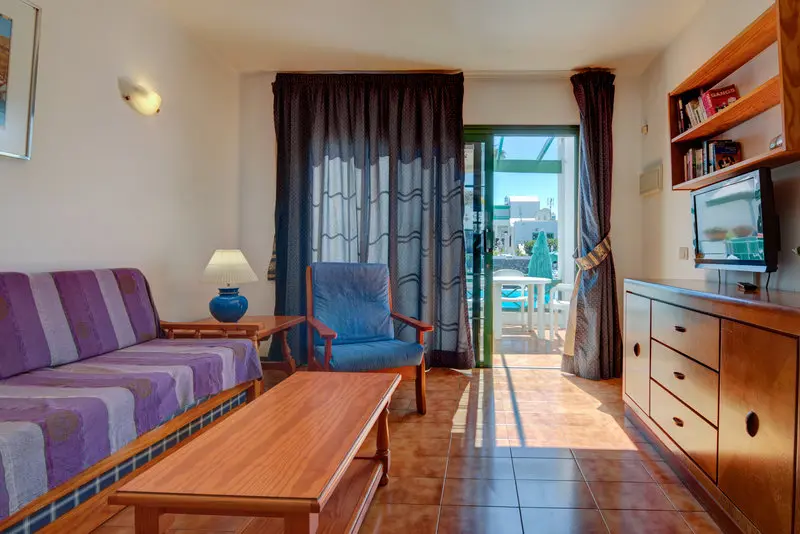 Las Acacias Apartments gallery image 2