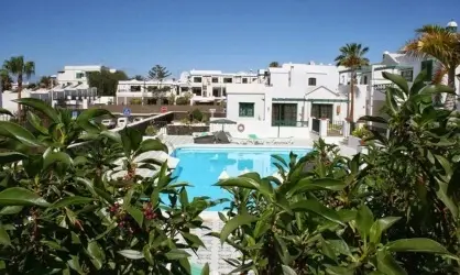 Las Acacias Apartments