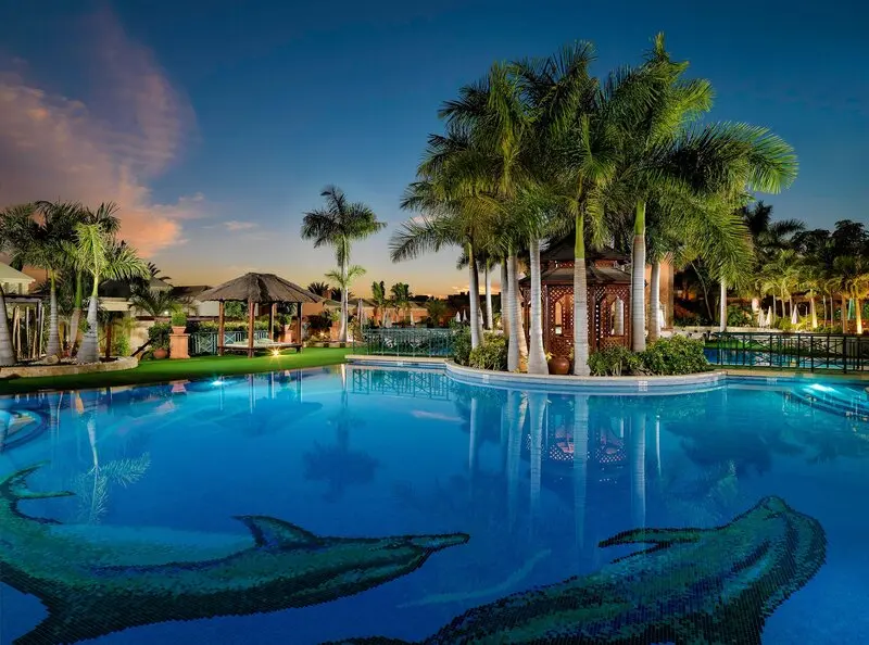 Green Garden Resort and Suites