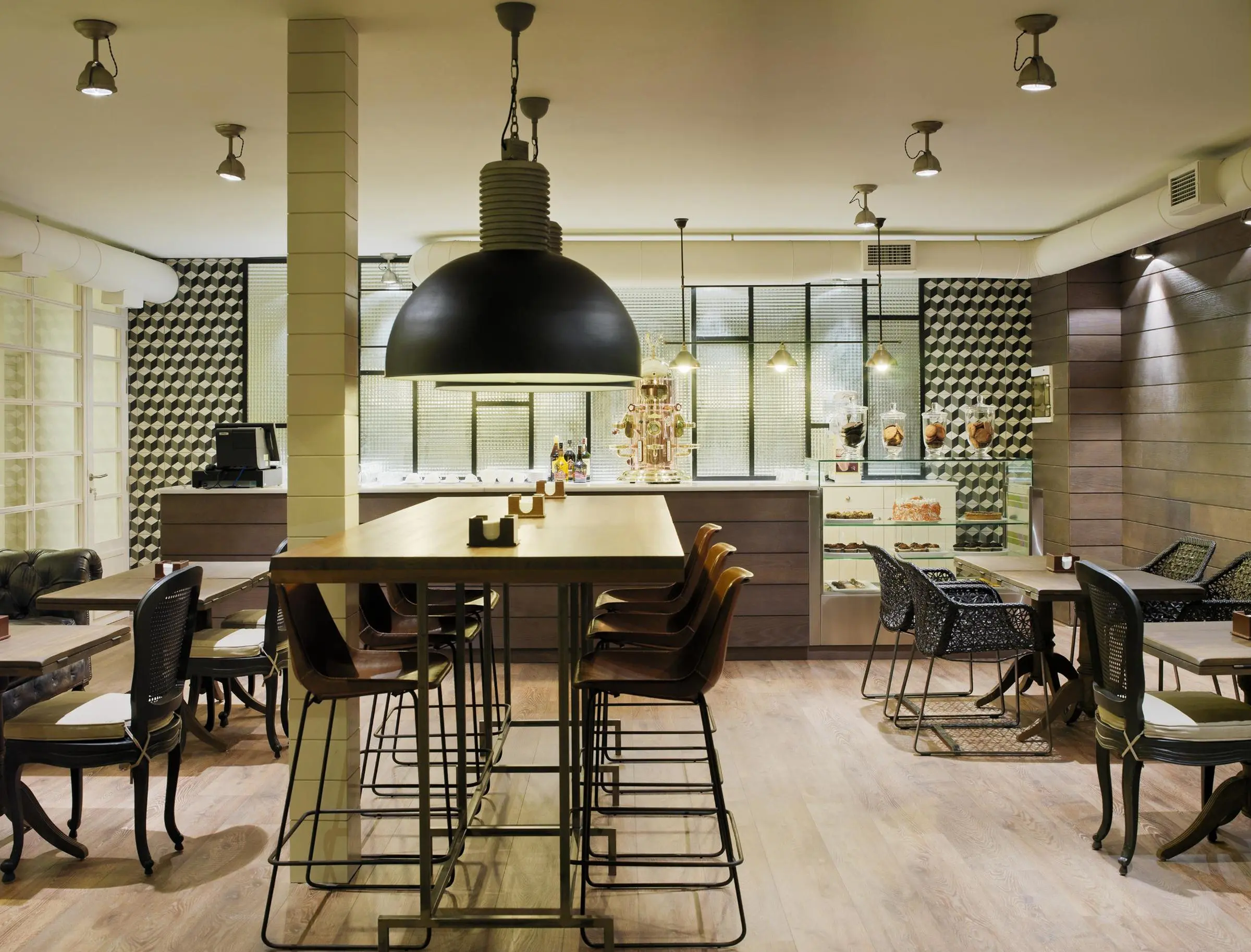 H10 Conquistador gallery image 16