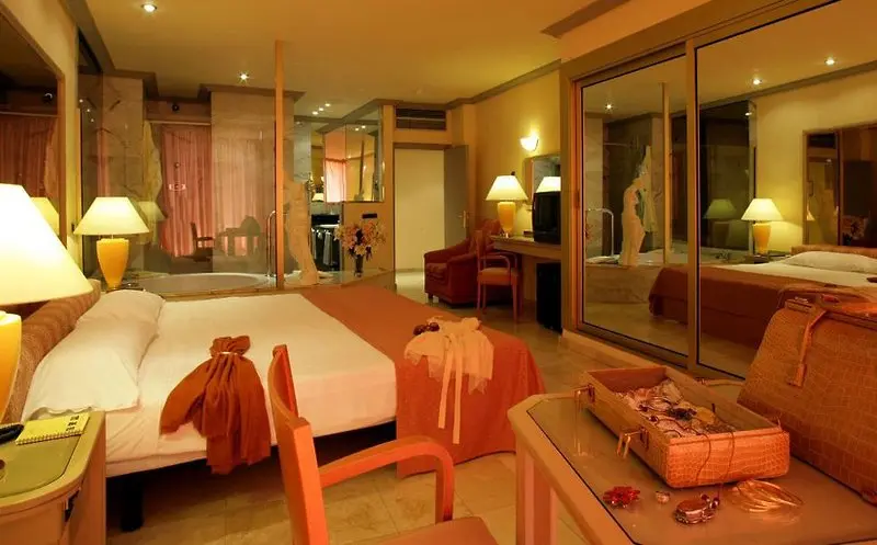 Sir Anthony Hotel gallery image 2